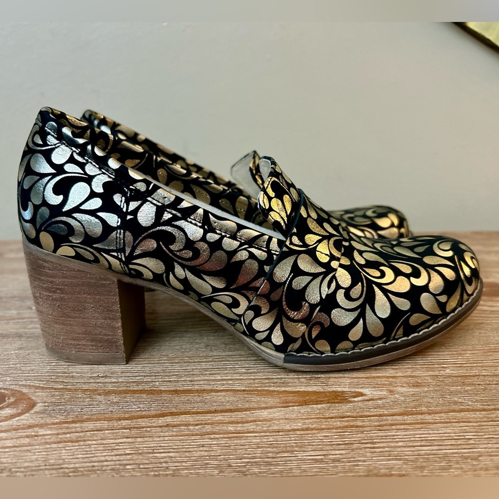 Zapato Women's Italian Handmade Leather Block Heel Pumps SZ 7 Metallic